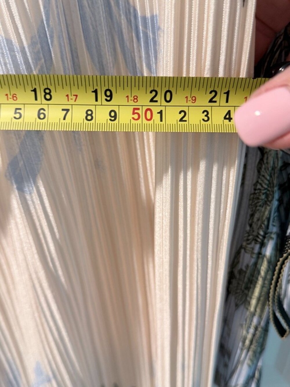 Plus size Maxi dress (size 14-16), sexy curves, low cut front. - Picture 5 of 5